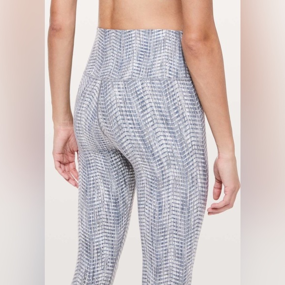 Lululemon Wunder Under - Picture 2 of 16